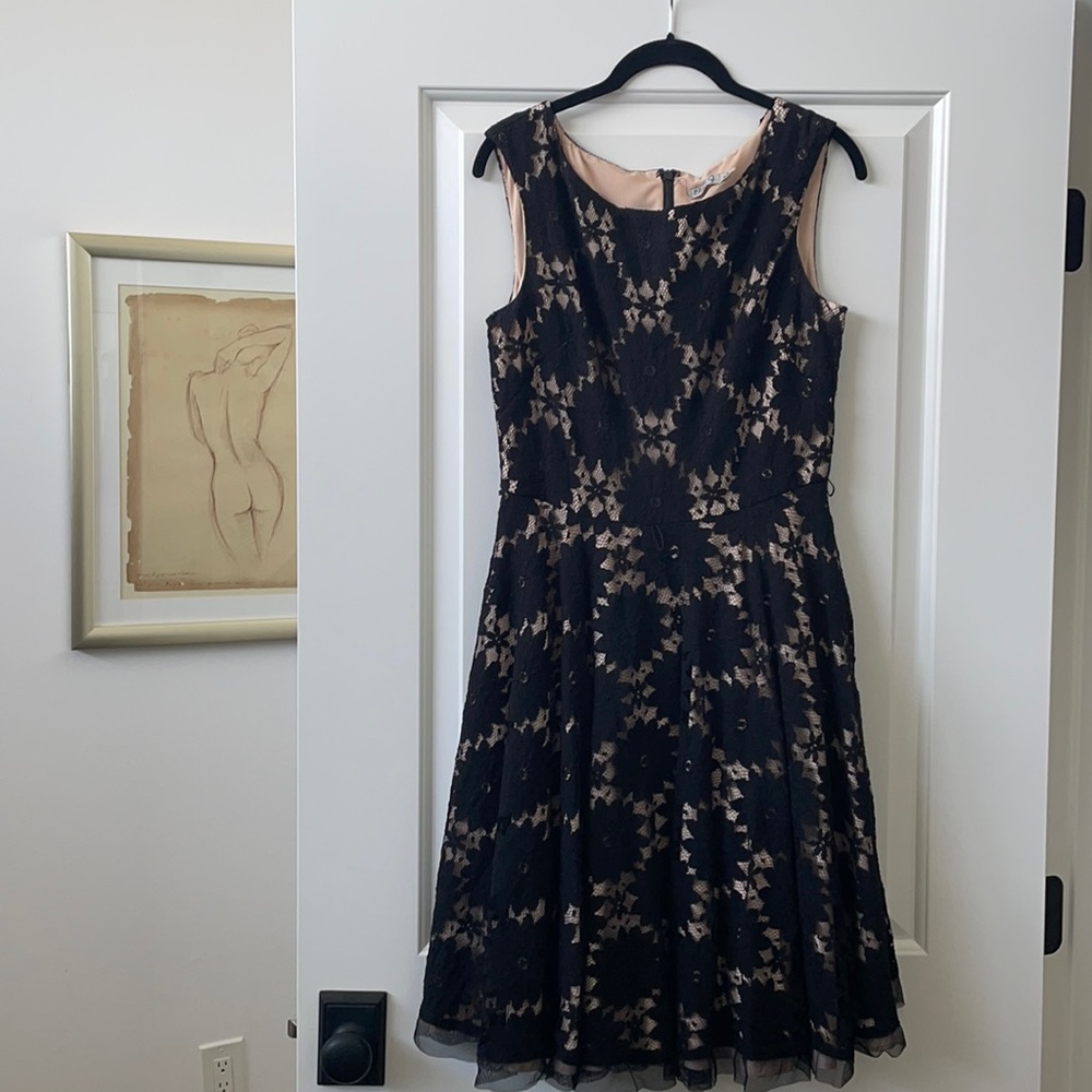 Sleeveless Lace Dress with POCKETS Size 6 / M